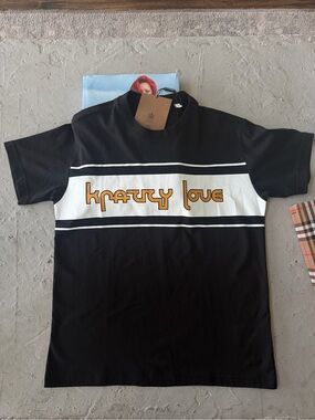 Burberry women’s Black and White Graphic 'Love' Short Sleeve Tee size XS